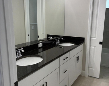 5518 Macoon Way - Photo Thumbnail 10