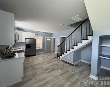 1008 Rockland Circle - Photo Thumbnail 2