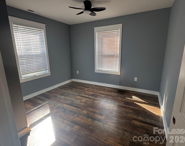 1008 Rockland Circle - Photo Thumbnail 3
