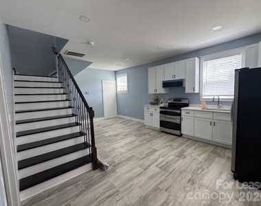 1008 Rockland Circle - Photo Thumbnail 5