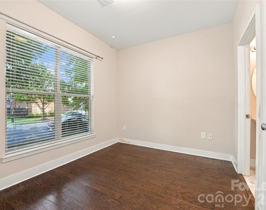 732 Seigle Point Drive - Photo Thumbnail 20