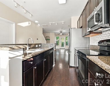 732 Seigle Point Drive - Photo Thumbnail 13