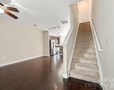732 Seigle Point Drive - Photo Thumbnail 15