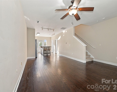 732 Seigle Point Drive - Photo Thumbnail 12