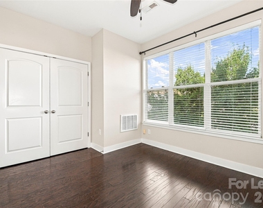 732 Seigle Point Drive - Photo Thumbnail 4