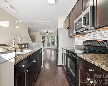 732 Seigle Point Drive - Photo Thumbnail 2