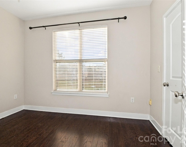 732 Seigle Point Drive - Photo Thumbnail 9