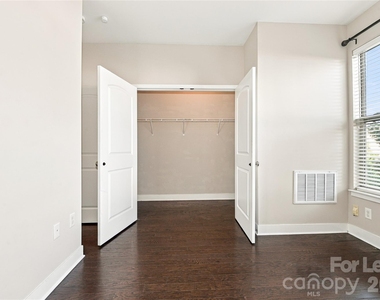 732 Seigle Point Drive - Photo Thumbnail 21