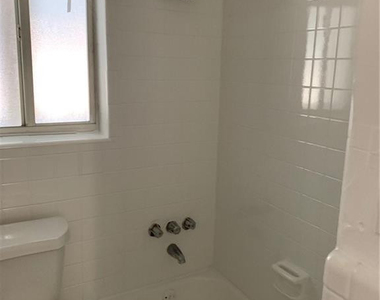 114 Nw 25th Street - Photo Thumbnail 4