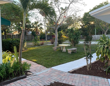114 Nw 25th Street - Photo Thumbnail 6