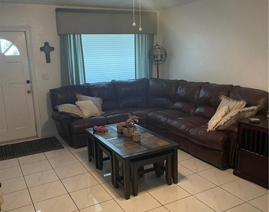 2754 Ne 29th Avenue - Photo Thumbnail 3