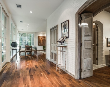 3610 Congress Avenue - Photo Thumbnail 3