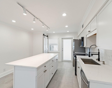 624 Southwind Circle - Photo Thumbnail 8