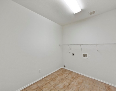105 Southview Drive - Photo Thumbnail 20