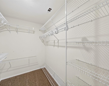 105 Southview Drive - Photo Thumbnail 14