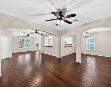 105 Southview Drive - Photo Thumbnail 4