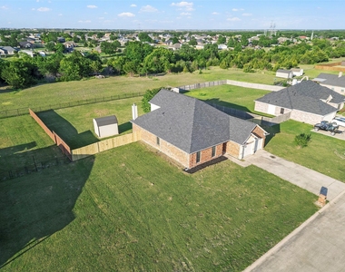 105 Southview Drive - Photo Thumbnail 1