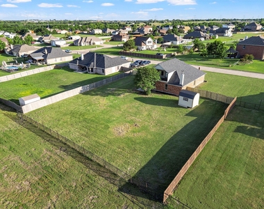 105 Southview Drive - Photo Thumbnail 2