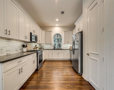 2205 Canton Street - Photo Thumbnail 3