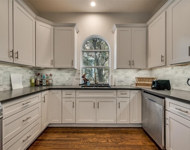 2205 Canton Street - Photo Thumbnail 5