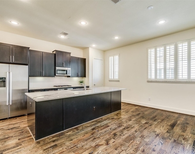 4211 Rawlins Street - Photo Thumbnail 10