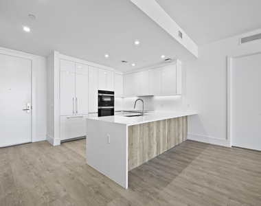 220 Lake Shore Drive - Photo Thumbnail 7