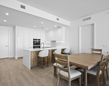 220 Lake Shore Drive - Photo Thumbnail 3