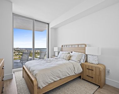 220 Lake Shore Drive - Photo Thumbnail 6