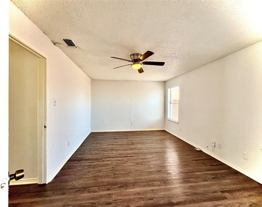 1922 San Rafael Street - Photo Thumbnail 17