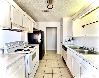 1922 San Rafael Street - Photo Thumbnail 8