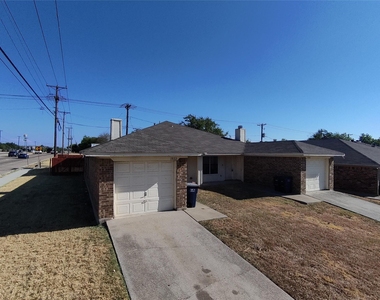 1922 San Rafael Street - Photo Thumbnail 2