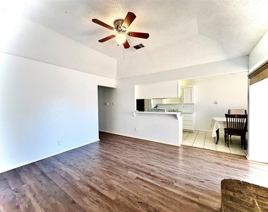 1922 San Rafael Street - Photo Thumbnail 4