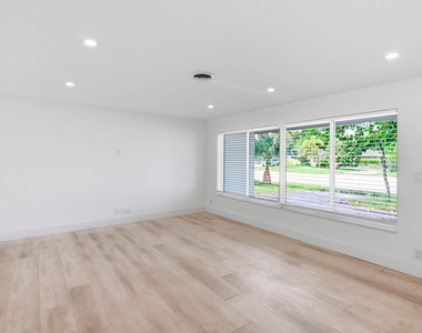 998 W Camino Real - Photo Thumbnail 9