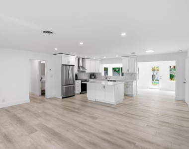 998 W Camino Real - Photo Thumbnail 4