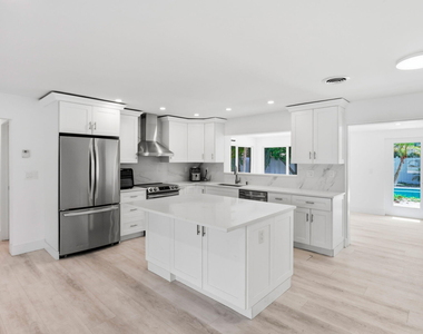 998 W Camino Real - Photo Thumbnail 3