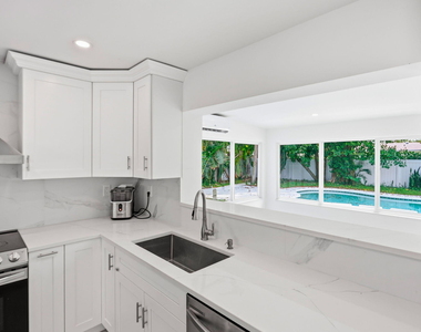 998 W Camino Real - Photo Thumbnail 7