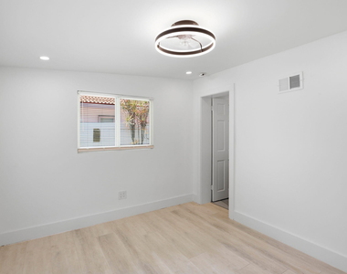 998 W Camino Real - Photo Thumbnail 37