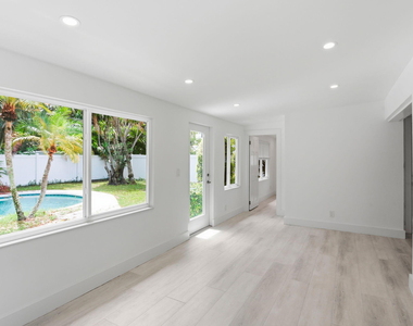 998 W Camino Real - Photo Thumbnail 11