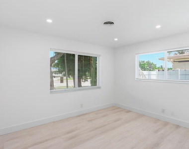 998 W Camino Real - Photo Thumbnail 13