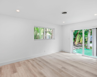 998 W Camino Real - Photo Thumbnail 15