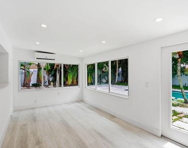 998 W Camino Real - Photo Thumbnail 10