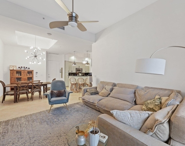 801 S Olive Avenue - Photo Thumbnail 2