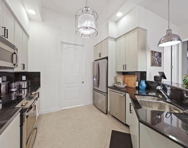 801 S Olive Avenue - Photo Thumbnail 3