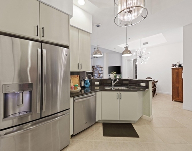 801 S Olive Avenue - Photo Thumbnail 4