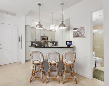 801 S Olive Avenue - Photo Thumbnail 7