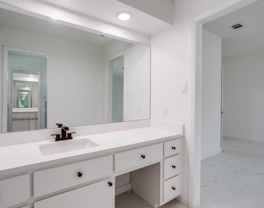 7717 Woodside Hill - Photo Thumbnail 23