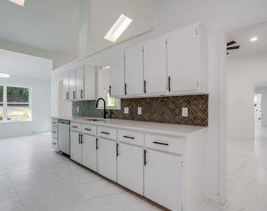 7717 Woodside Hill - Photo Thumbnail 10