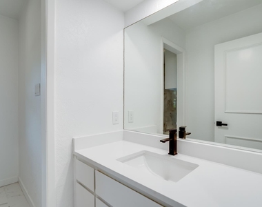 7717 Woodside Hill - Photo Thumbnail 32