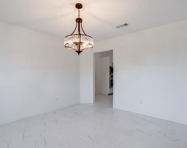 7717 Woodside Hill - Photo Thumbnail 15