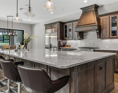 809 Charleston Drive - Photo Thumbnail 4